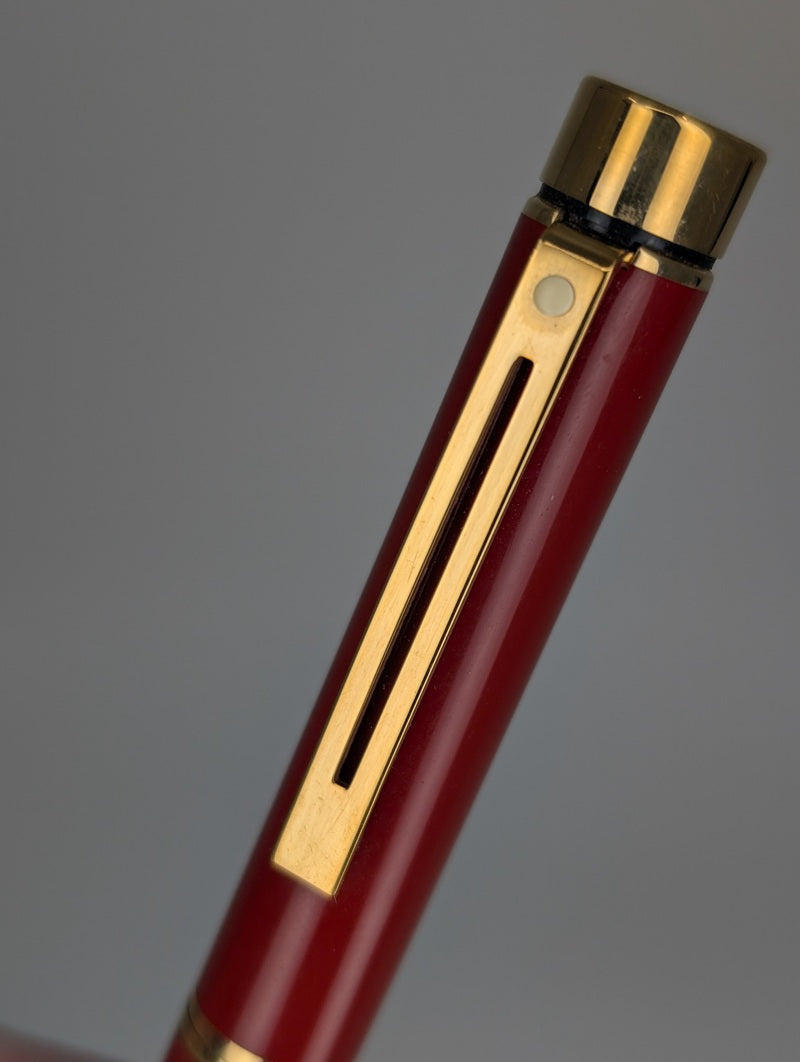 *Consignment* Sheaffer Targa Laque 1028 Bordeaux Classic Fountain Pen (1980-82')
