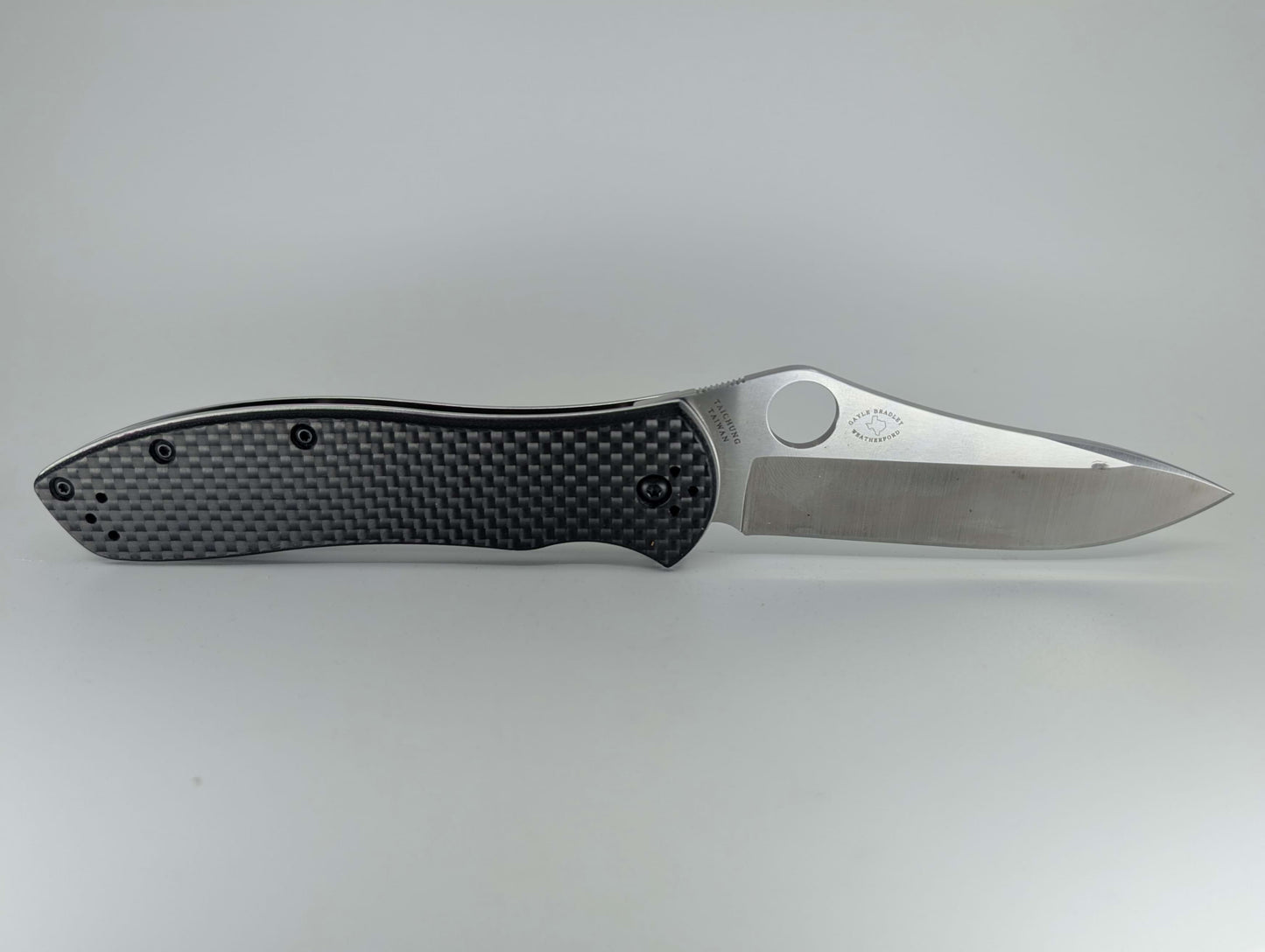 *Consignment* Spyderco Gayle Bradley Carbon Fiber Linerlock Folding Knife