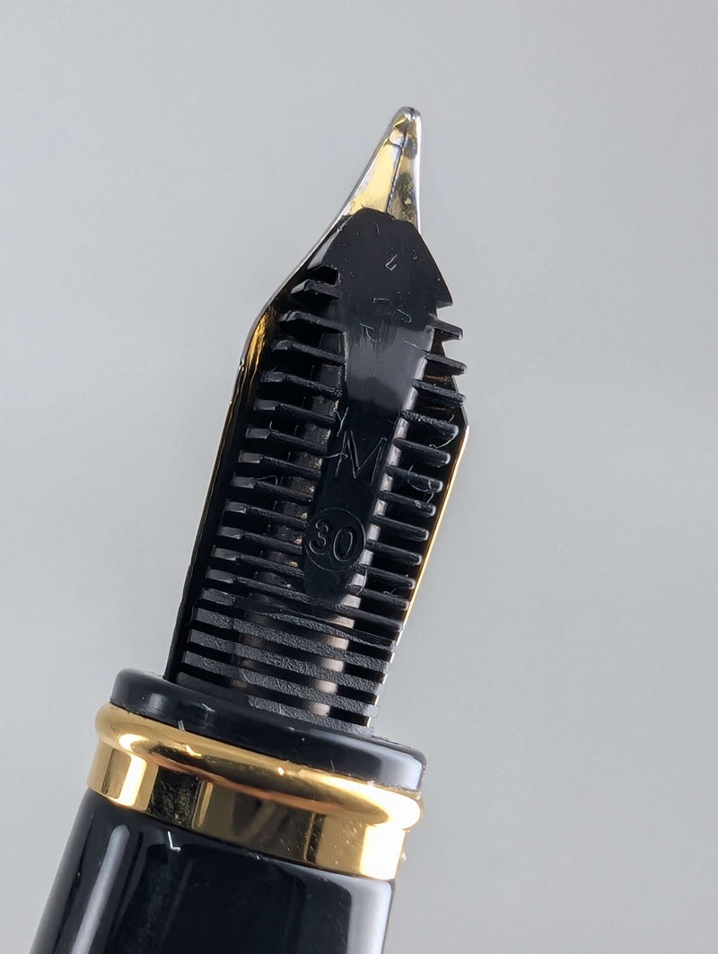 *Consignment* Waterman Paris Oversized Exception Black / Gold Fountain Pen 18k Gold Medium Nib