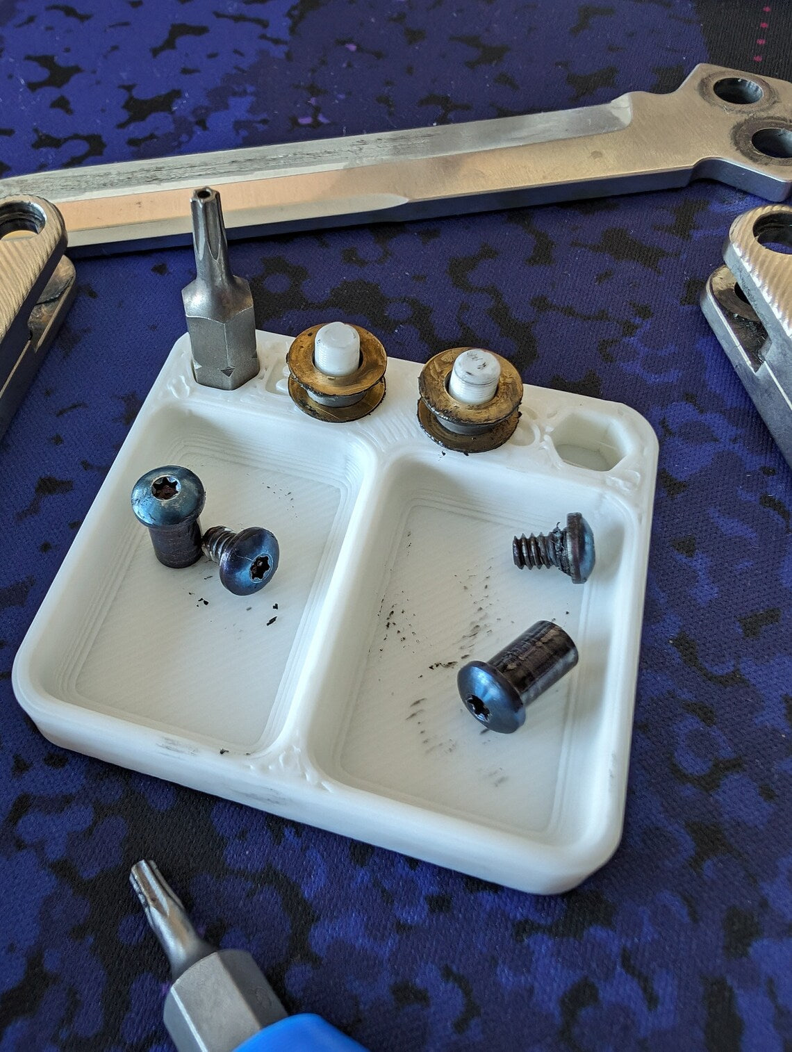 Balisong Disassembly Tray by Manifold 3D