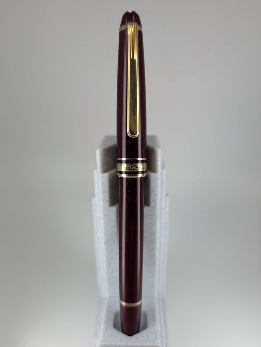 *Consignment* Montblanc Meisterstuck Burgundy Fountain Pen 14k Gold Medium Nib