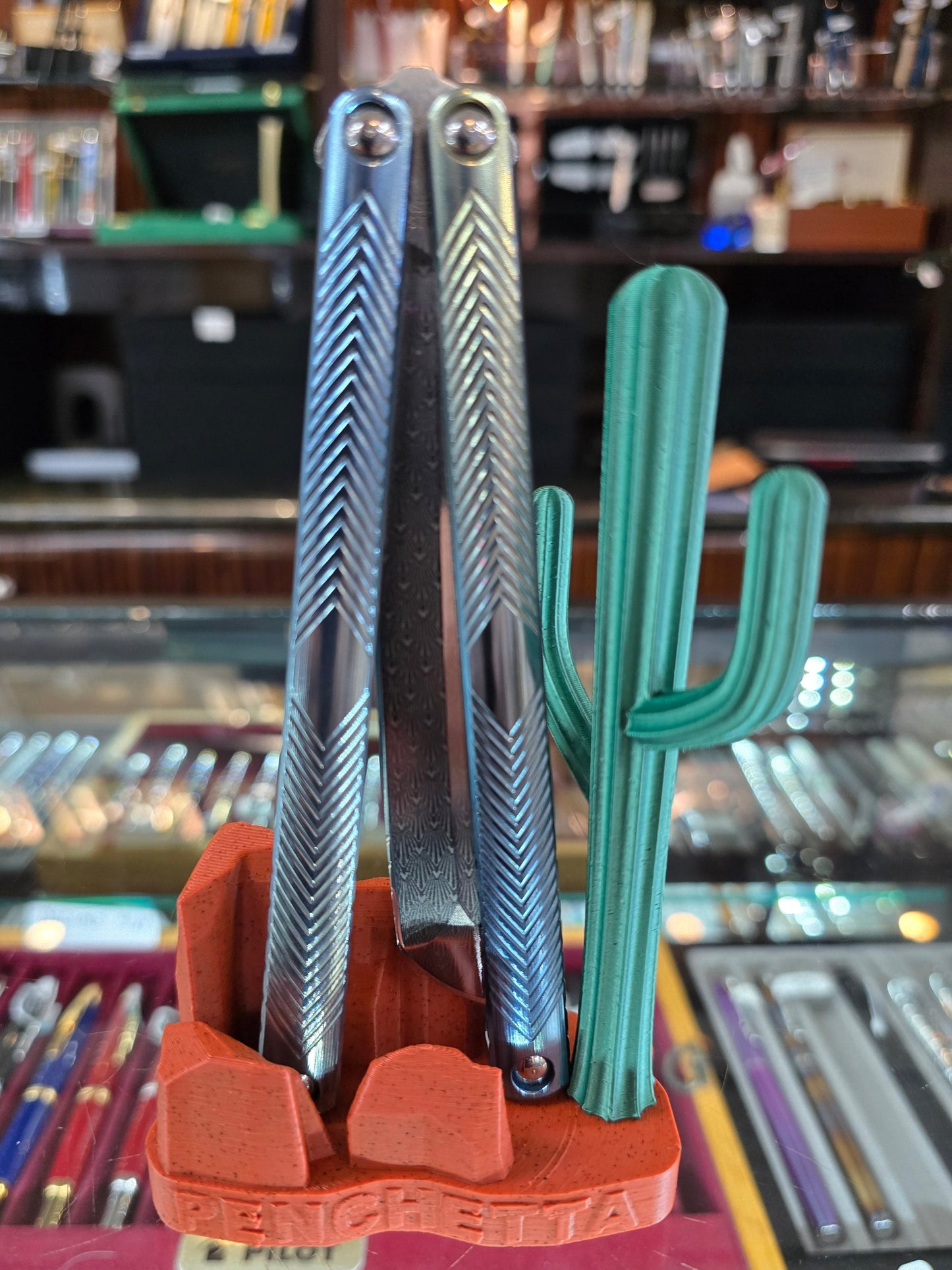 tottori balisong and red rock with cactus stand