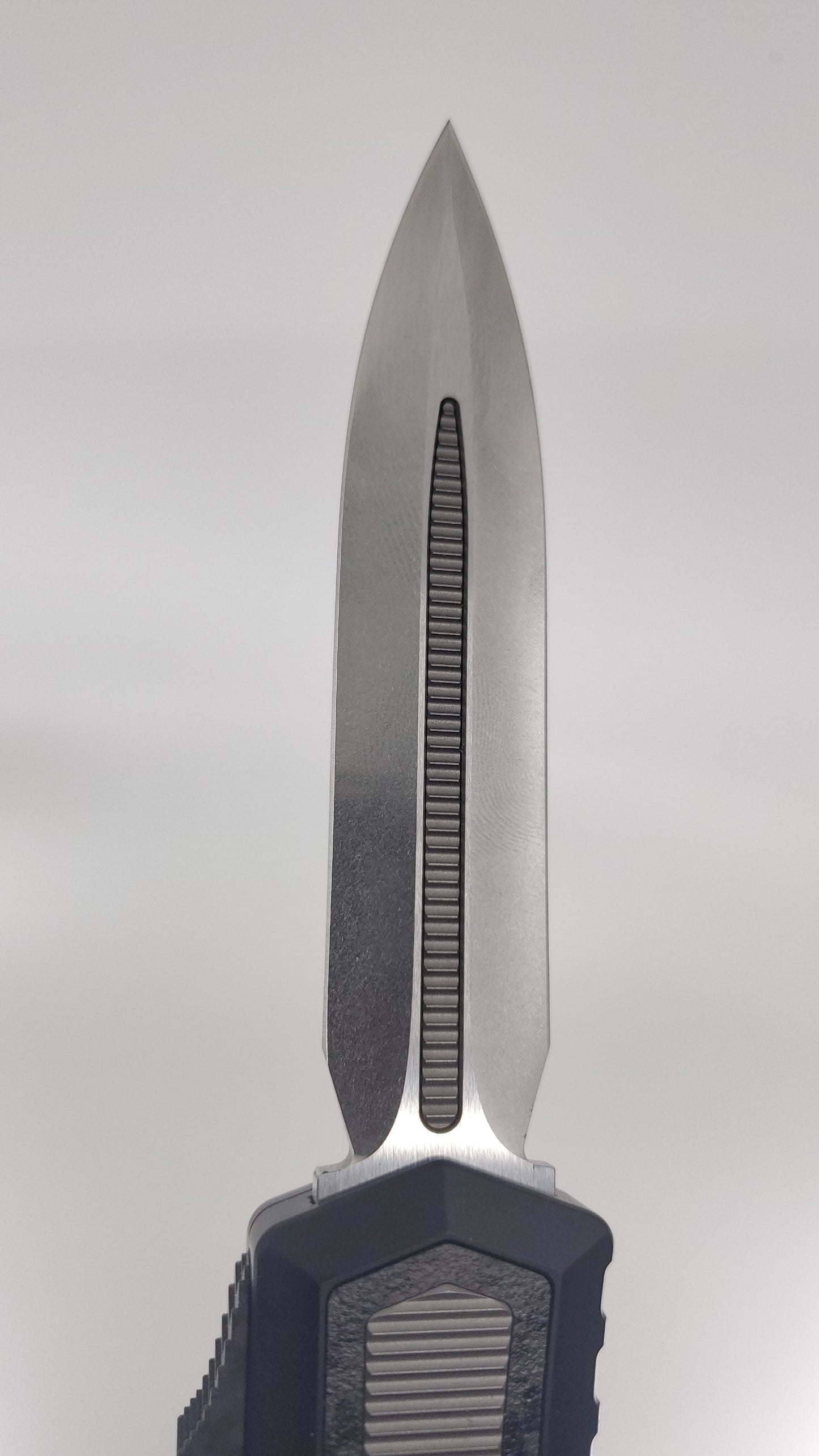 Microtech Atreus D/E Cryo Ice Finish w/ Titanium Inlay CF Button Out the Front Knife