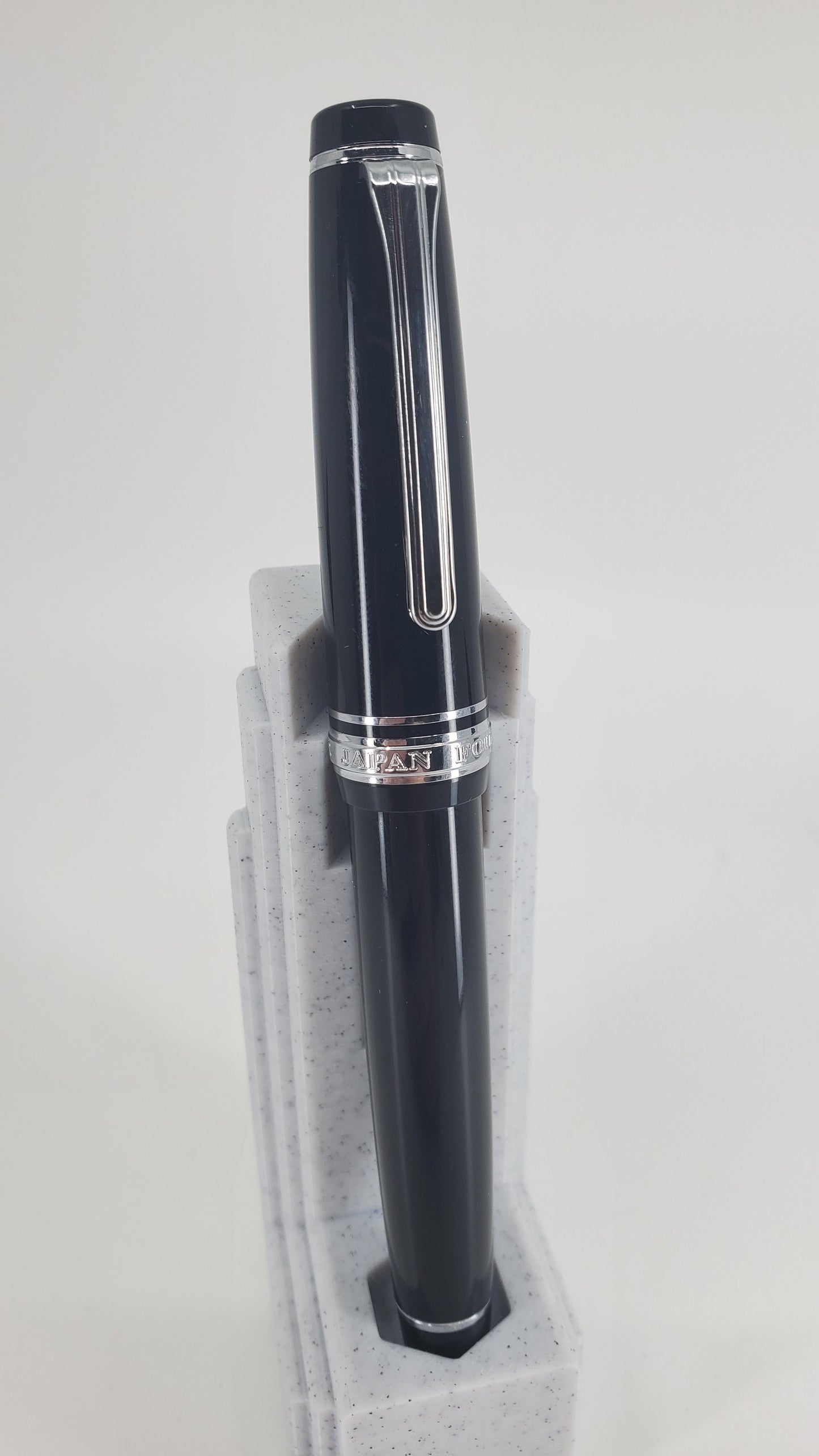 Sailor Professional Gear Black w/ Silver Fountain Pen 21k Gold Fine Nib