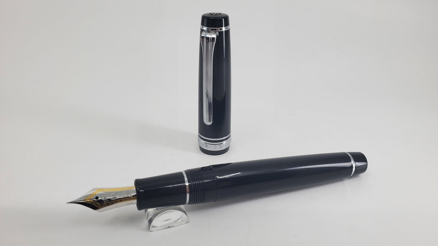 Sailor Professional Gear Black w/ Silver Fountain Pen 21k Gold Fine Nib