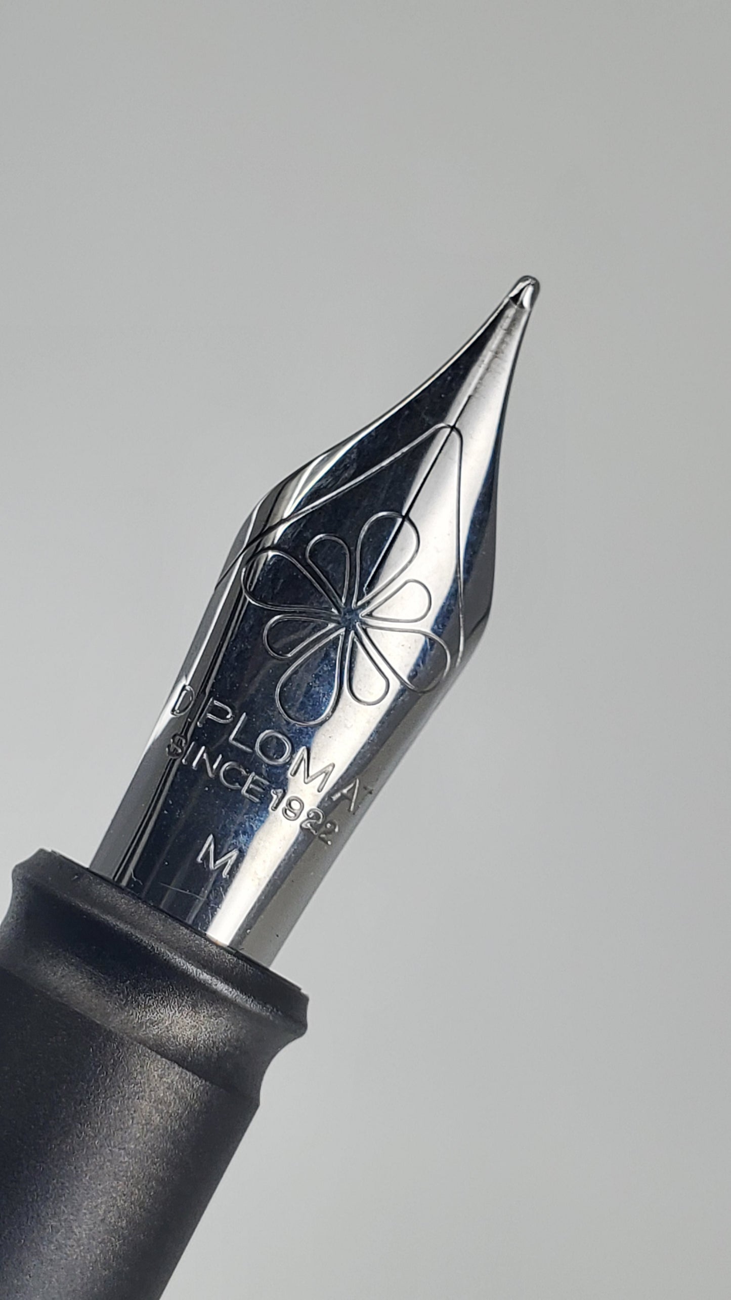 Diplomat Aero Fountain Pen Medium Nib