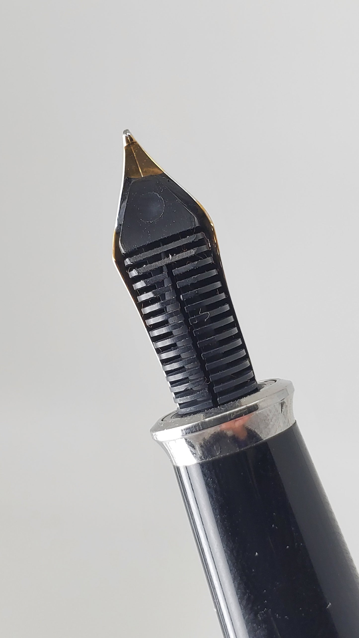*Consignment Cross Townsend Sterling Silver Fountain Pen 18k Gold Fine Nib