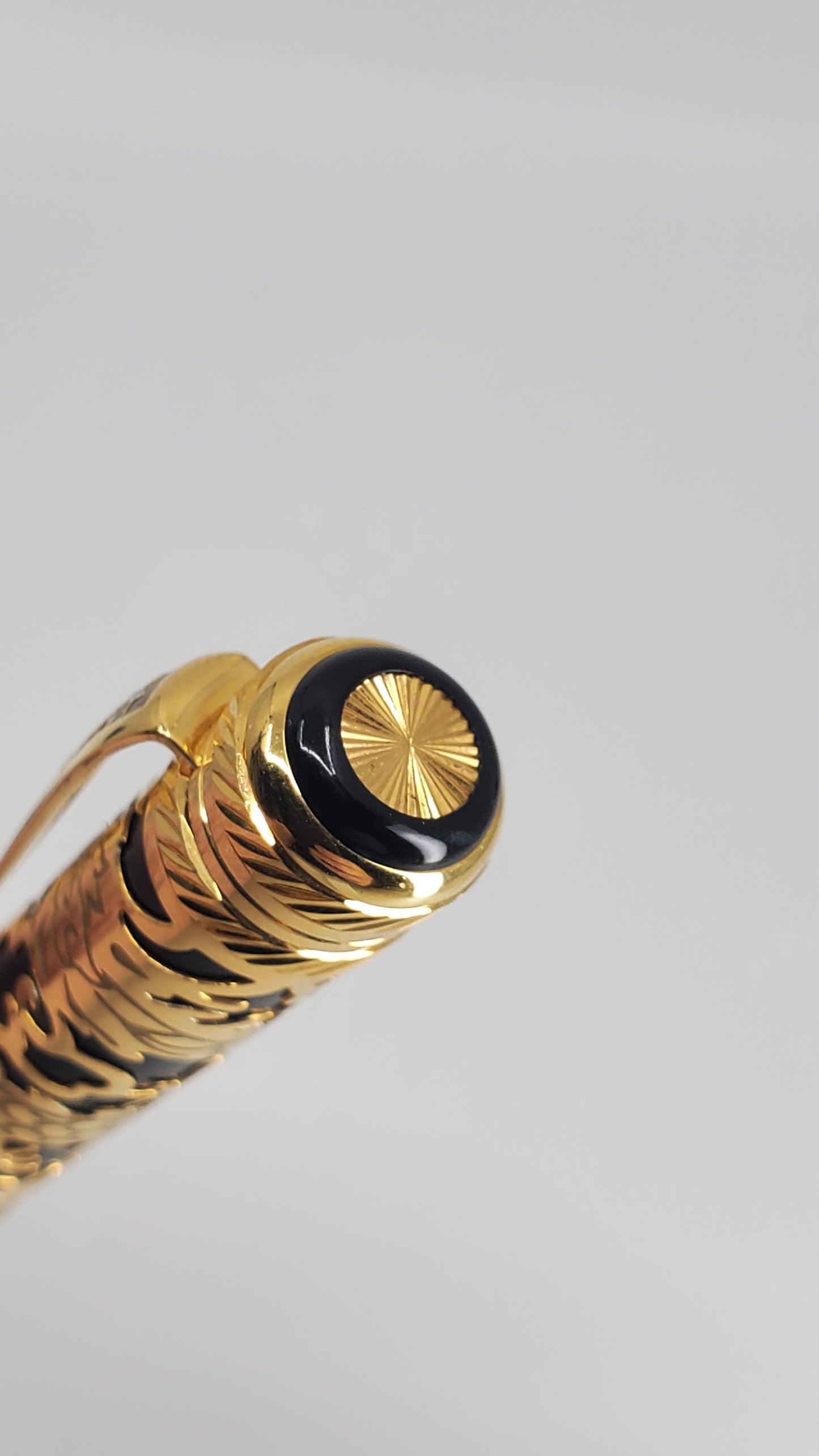 *Consignment* Hero 14k Century Dragon Fountain Pen 14k Gold Fine Nib
