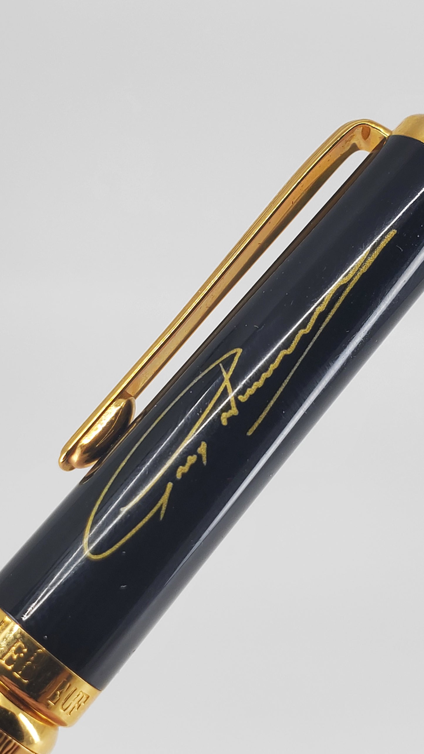 *Consignment* La Boeuf Greg Norman Limited Edition Fountain Pen 18k Medium Nib