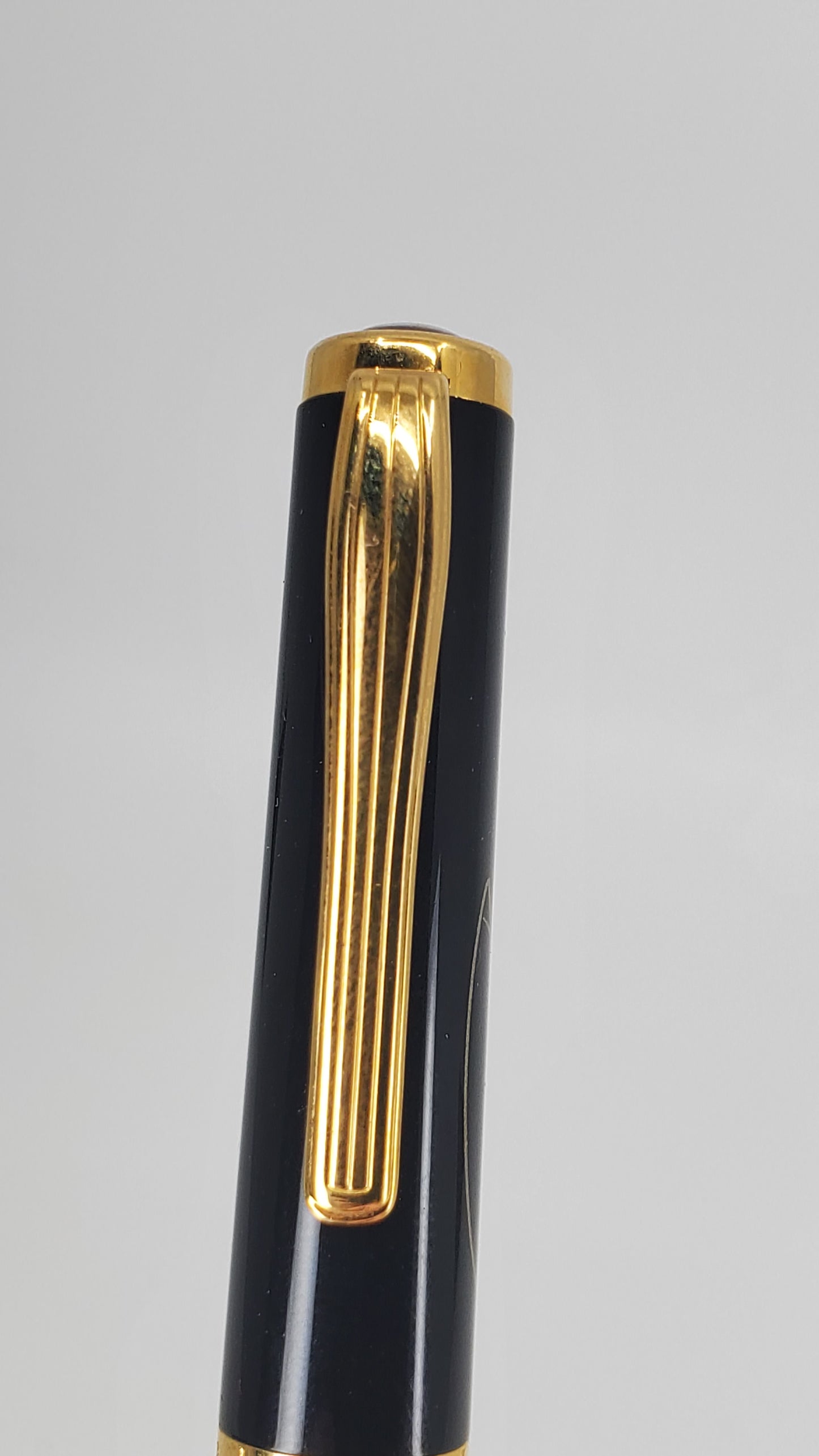 *Consignment* La Boeuf Greg Norman Limited Edition Fountain Pen 18k Medium Nib