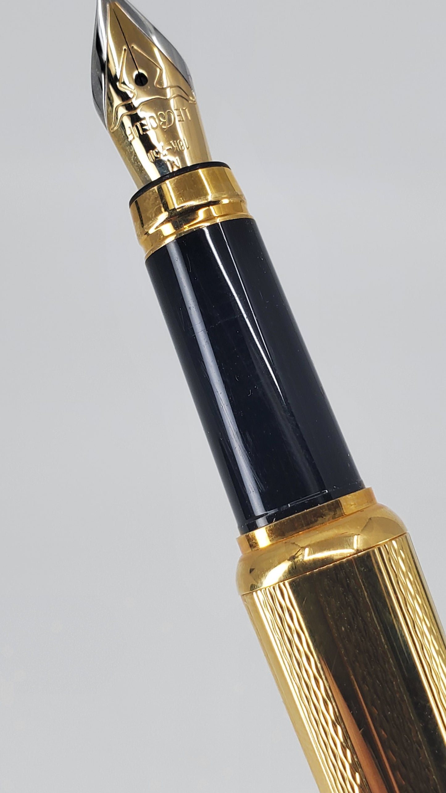 *Consignment* La Boeuf Greg Norman Limited Edition Fountain Pen 18k Medium Nib