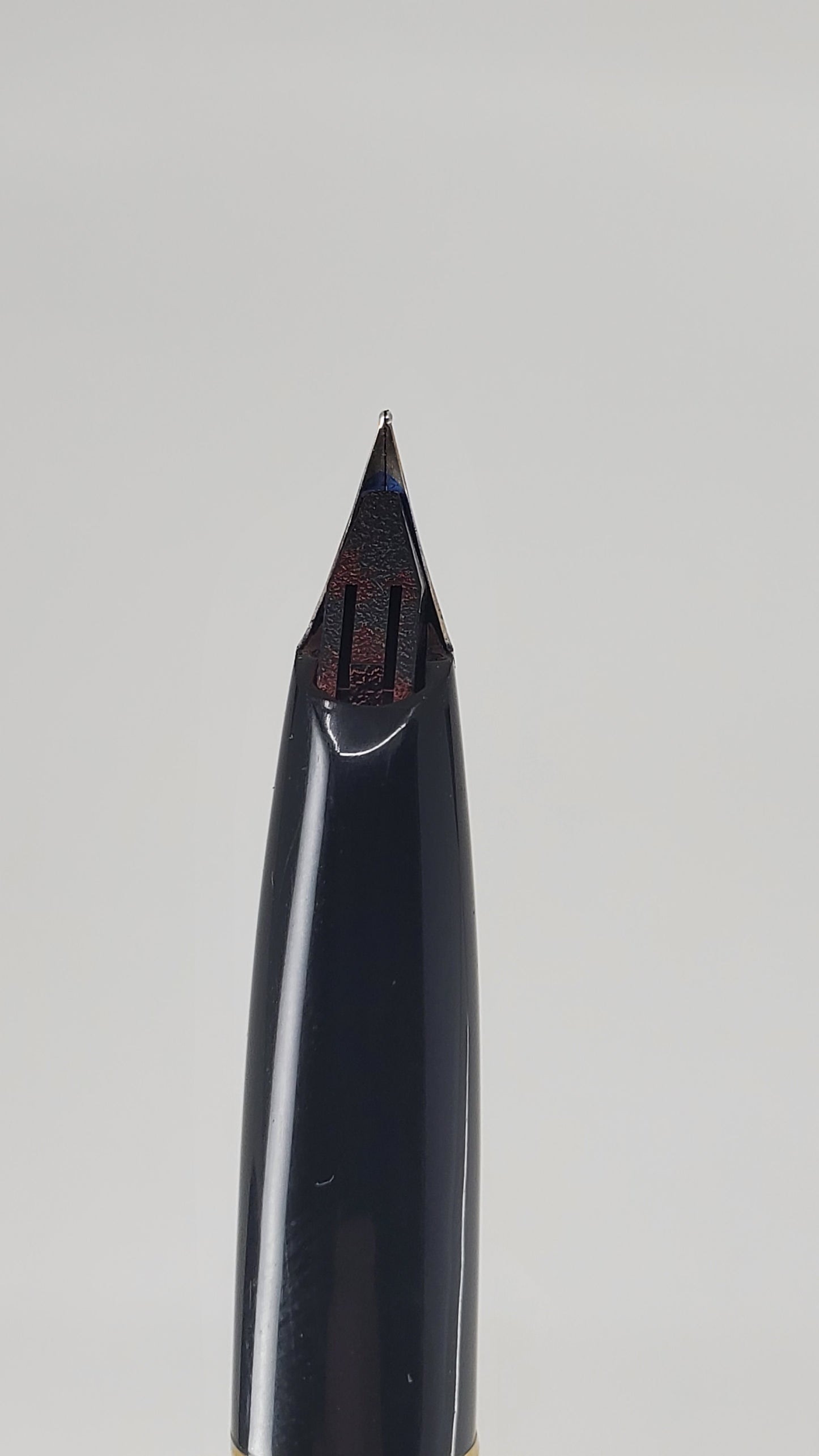 *Consignment* Sheaffer Targa Black Fountain Pen 14k Gold Nib