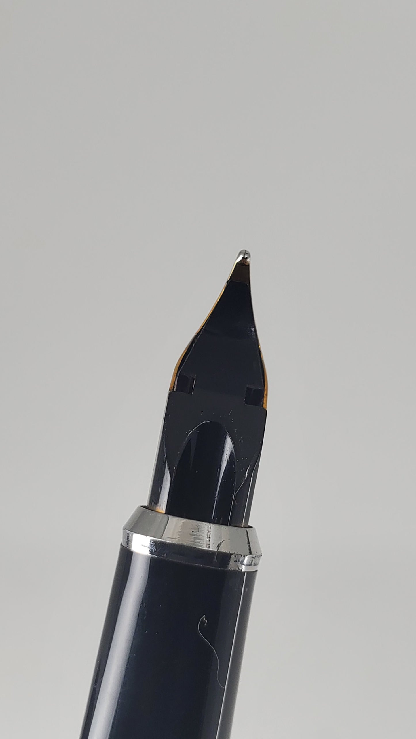 *Consignment* Cross Gold Fountain Pen 14k Gold Medium Nib