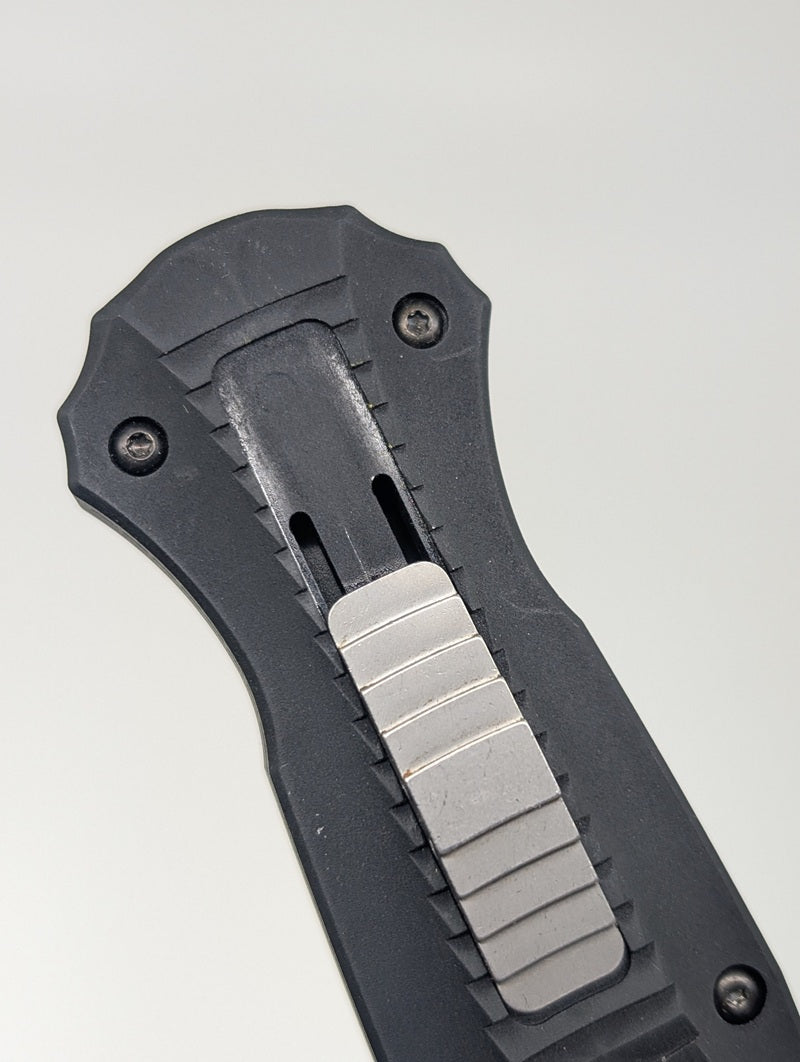 *Consignment* Benchmade Infidel Black Out the Front Knife