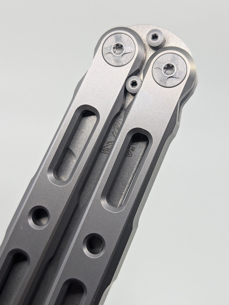 *Consignment* Benchmade Bali-Song 85 Titanium Live Blade