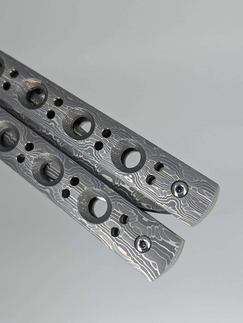 *Consignment* Benchmade Gold Class Reptilian Damascus Live Blade Balisong 42-101
