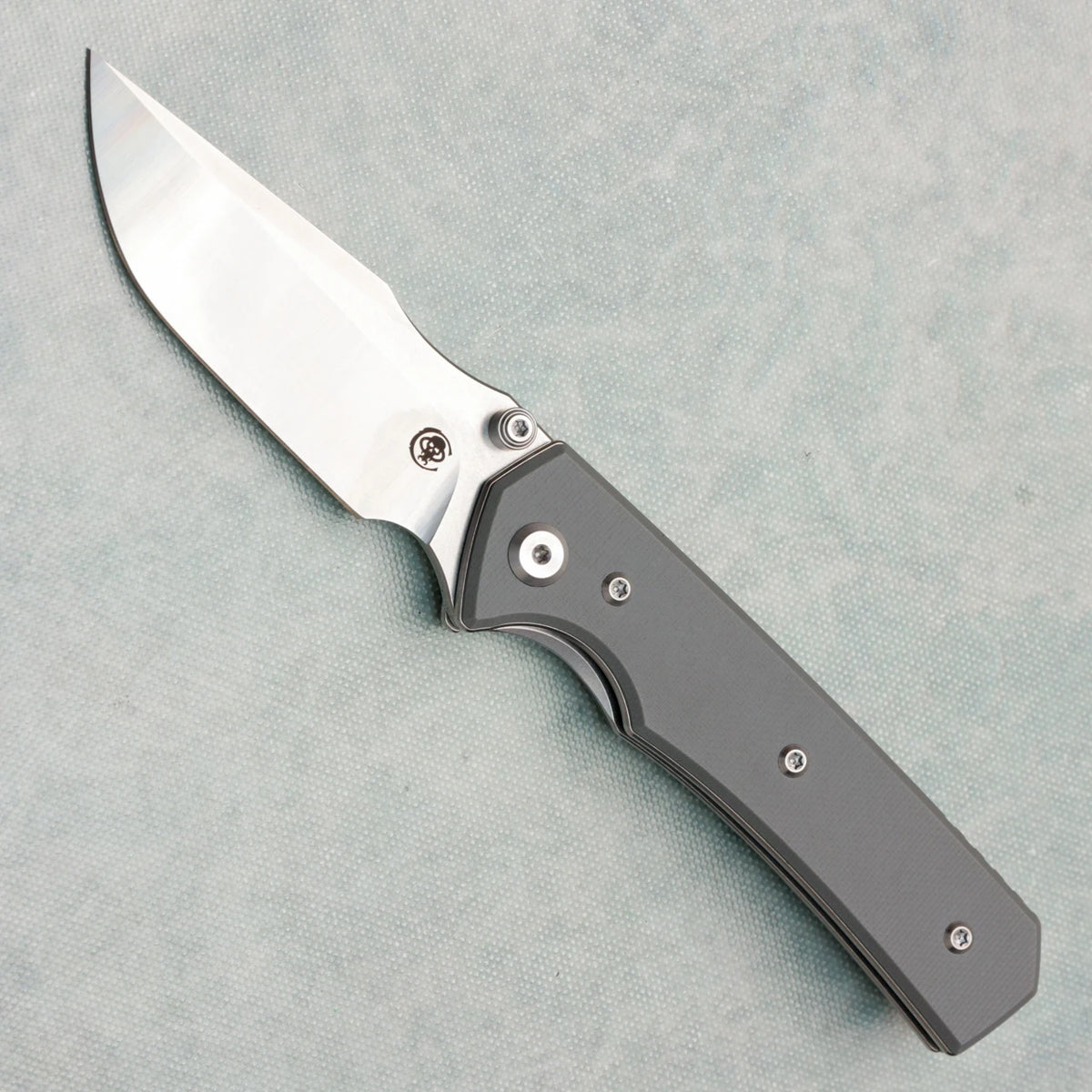 Chaves Knives x Sam Tran Blue Label The Arison Street Charcoal Grey G10