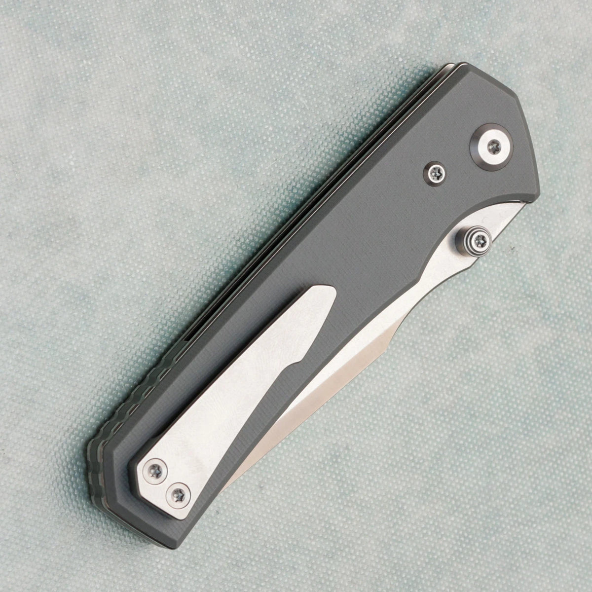 Chaves Knives x Sam Tran Blue Label The Arison Street Charcoal Grey G10
