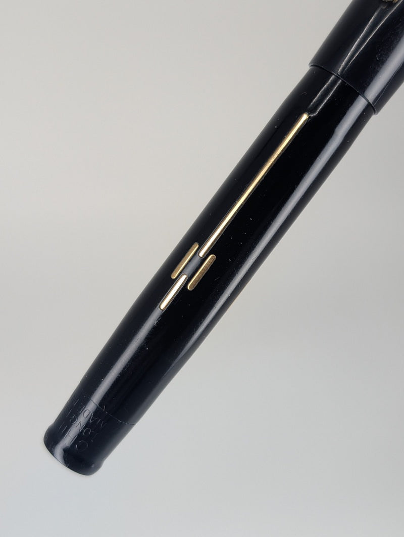 *Consignment* Chilton Wingflow Black / Gold Vintage Fountain Pen 14k Fine Flex Nib 1935