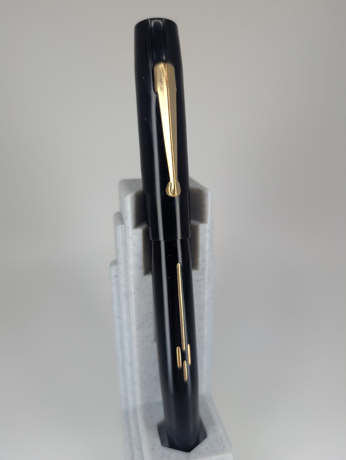 *Consignment* Chilton Wingflow Black / Gold Vintage Fountain Pen 14k Fine Flex Nib 1935
