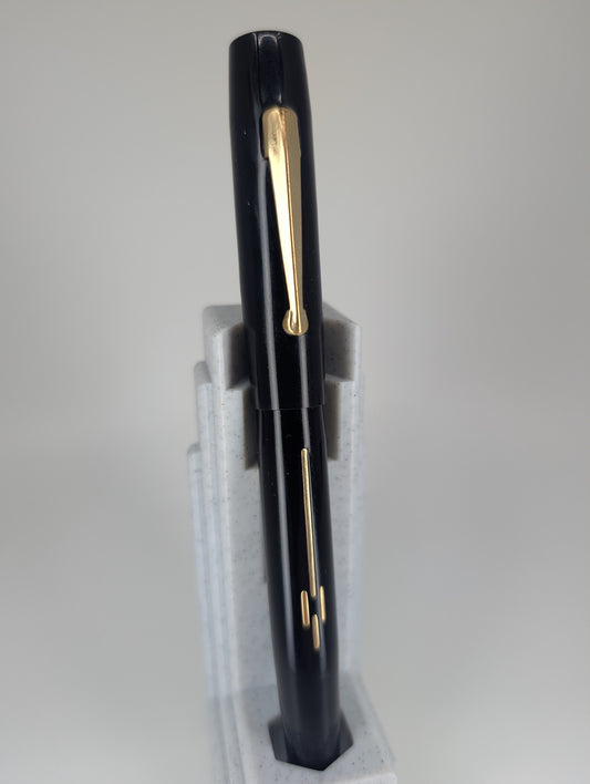 *Consignment* Chilton Wingflow Black / Gold Vintage Fountain Pen 14k Fine Flex Nib 1935