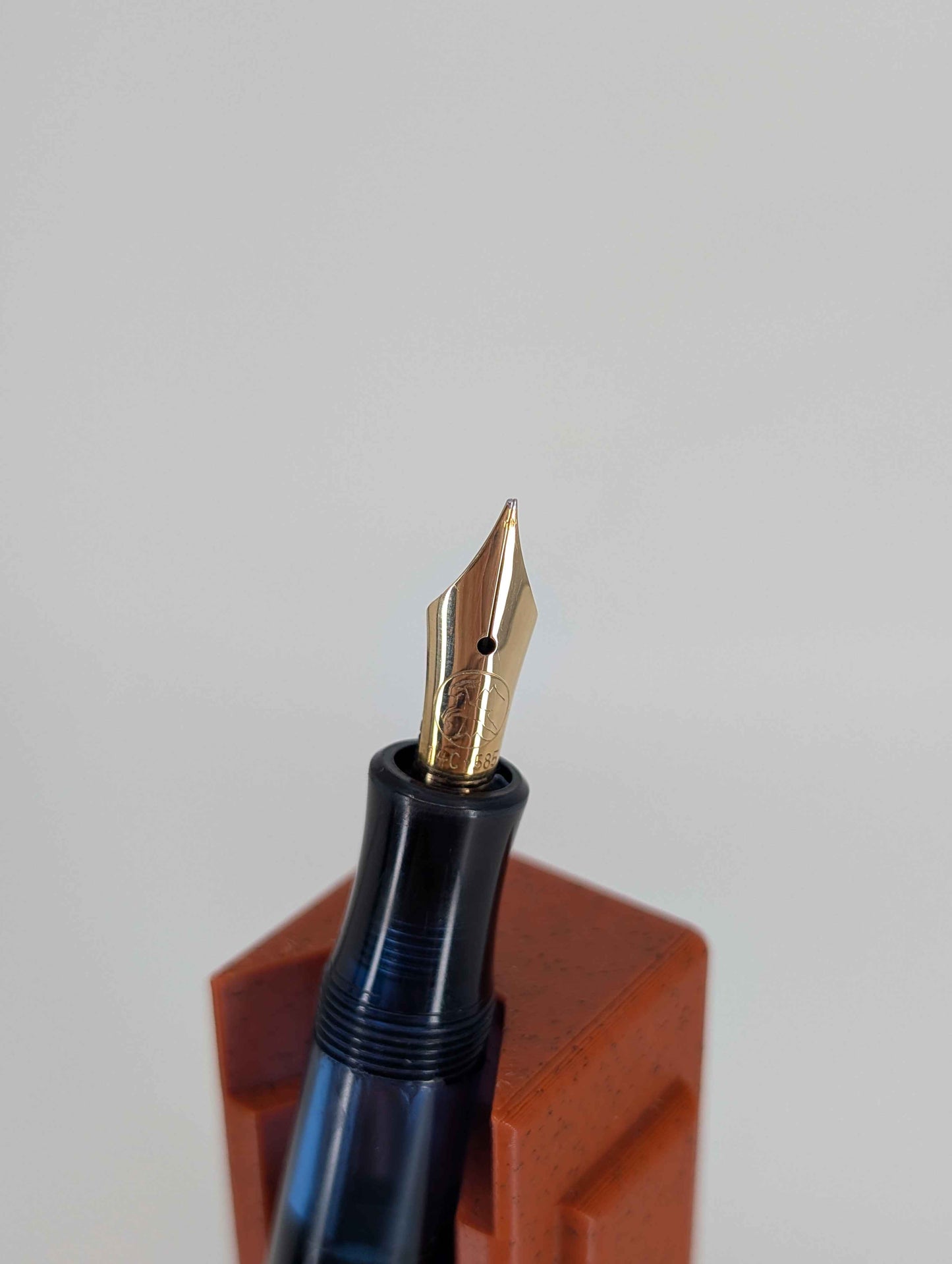 *Consignment* Referent Vintage German Piston-Fill Fountain Pen - 14k Semi-Flexible Nib