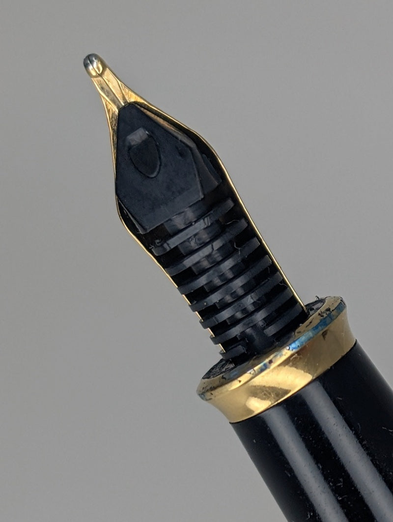 *Consignment* Cross Townsend Black Lacquer Fountain Pen 18k Gold Broad Nib