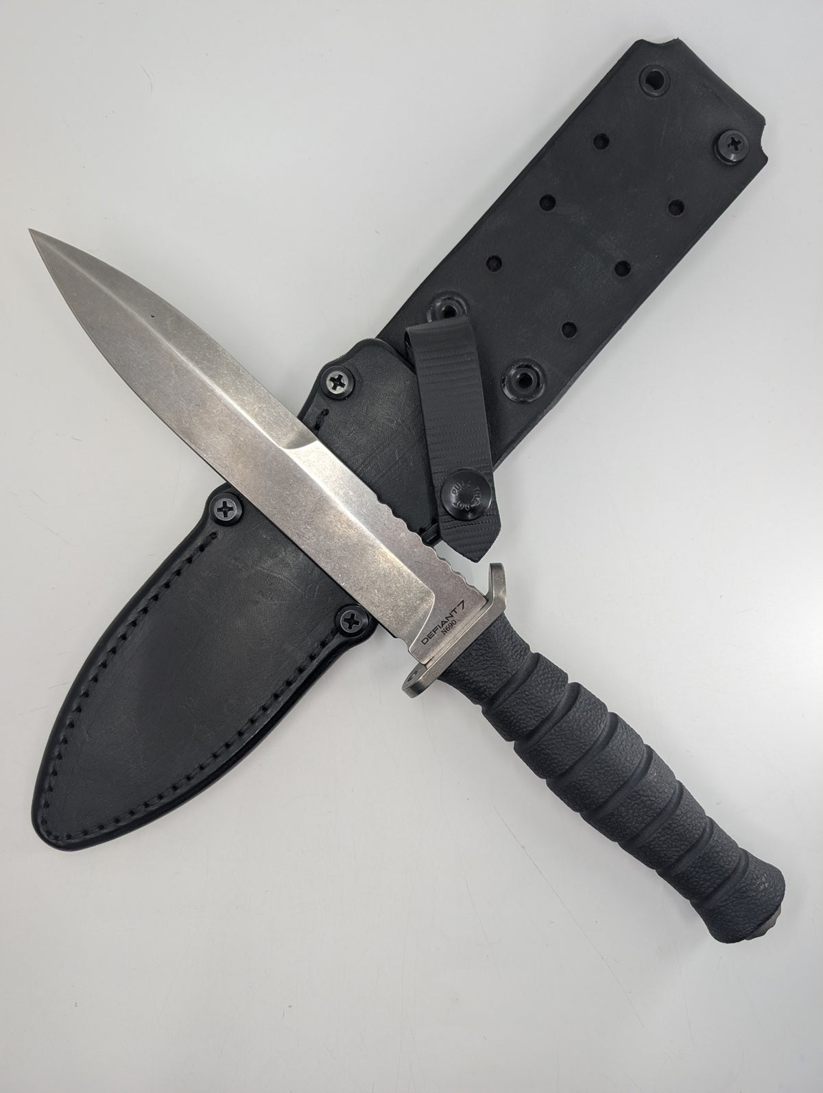 *Consignment* Defiant 7 M320G Fixed Blade Knife