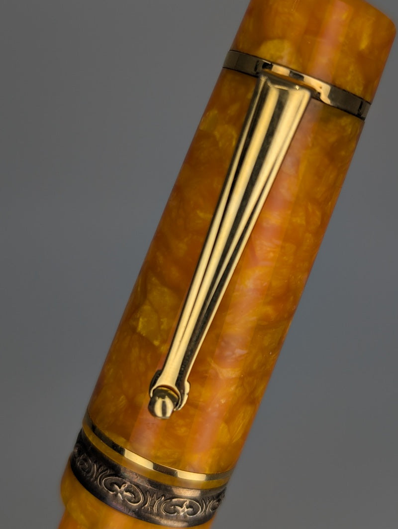 *Consignment* Delta Dolcevita Oro Oversize Original Fountain Pen 14k Gold Extra Fine Nib