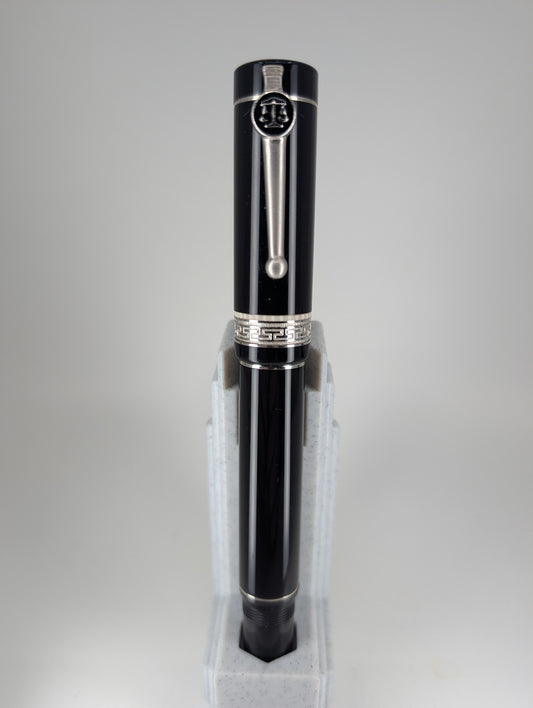 *Consignment* Delta "Lex" Numbered Edition Fountain Pen 18k Gold Medium Nib #0166