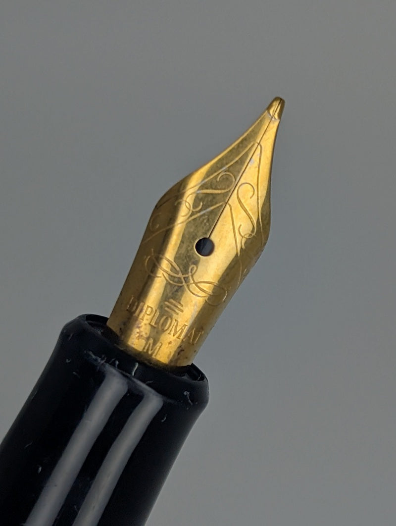 *Consignment* Diplomat Fountain Pen (M) w/ Desk Stand