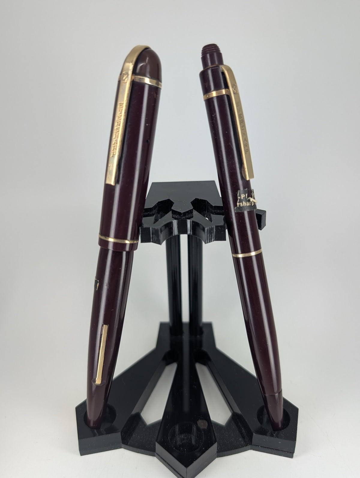 *Consignment* 1942 Eversharp Burgundy Fountain Pen and Pencil Set