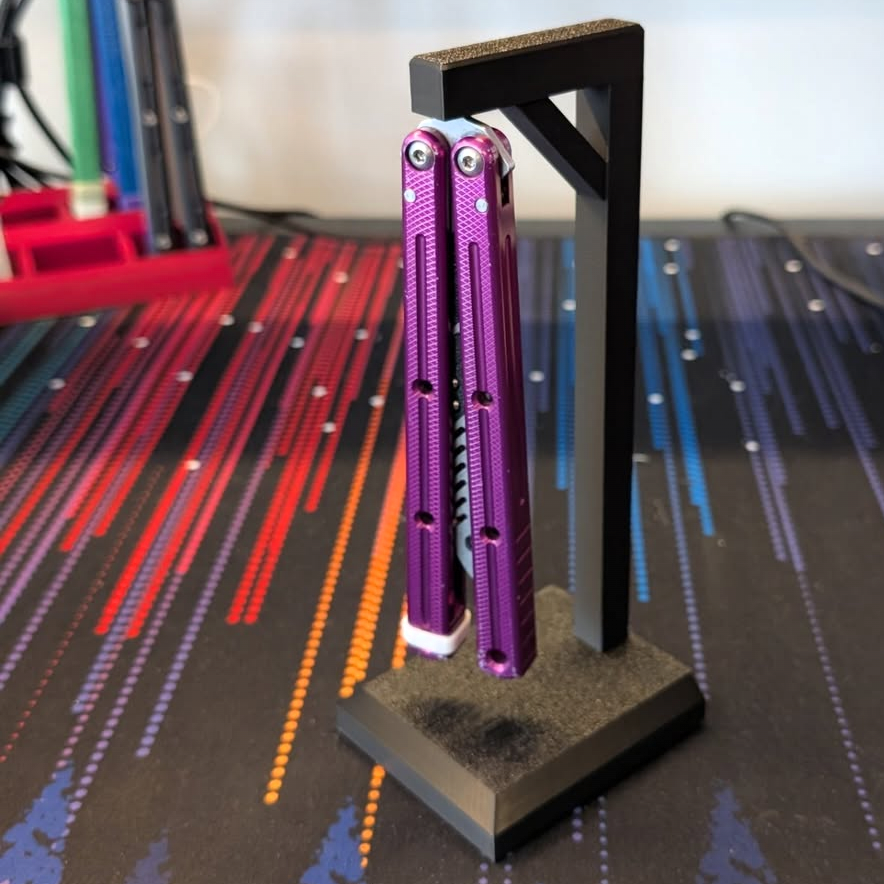 The Gallows: Magnetic Display Stand by Manifold 3D prints & esoteric_edc