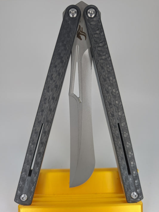 JF Knifeworks: The Beak Electro Carbon Fiber Balisong Trainer