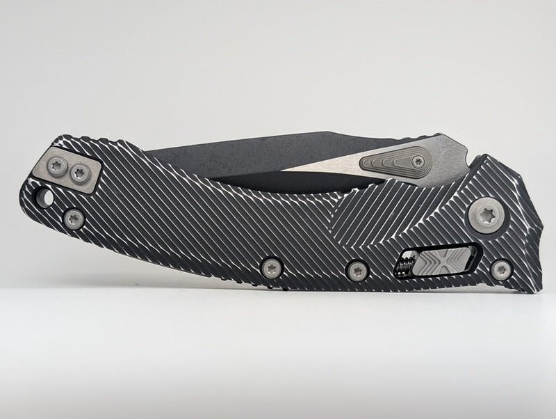 Microtech Amphibian RAM-LOK S/E Fluted Distressed Black Apocalyptic DLC Folding Knife