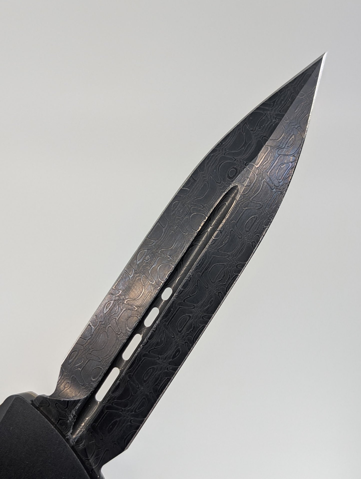 *Consignment* Microtech Combat Troodon D/E Ultem Top Damascus Blade Out the Front Knife