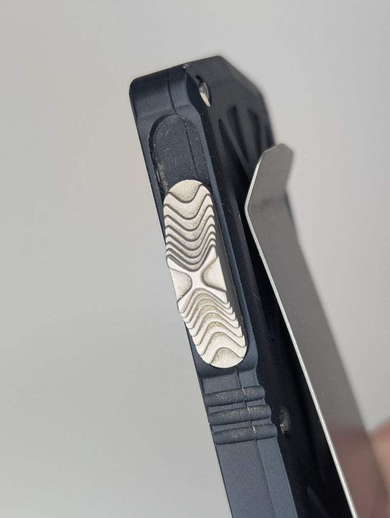 *Consignment* Microtech Exocet Black Money-Clip Out the Front Knife