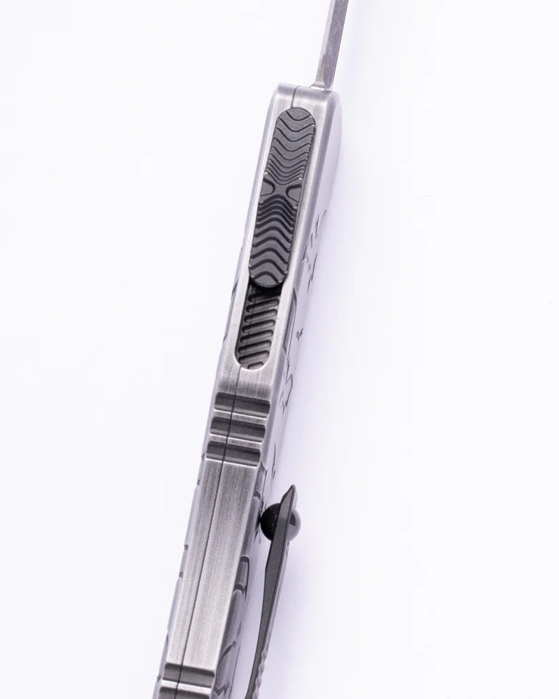 Microtech Hera II Mini D/E Bats Brushed Metal Signature Series Out the Front Knife
