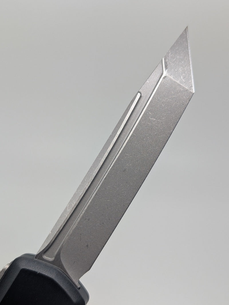 Microtech Hera II Mini Tanto Black Apocalyptic Out the Front Knife
