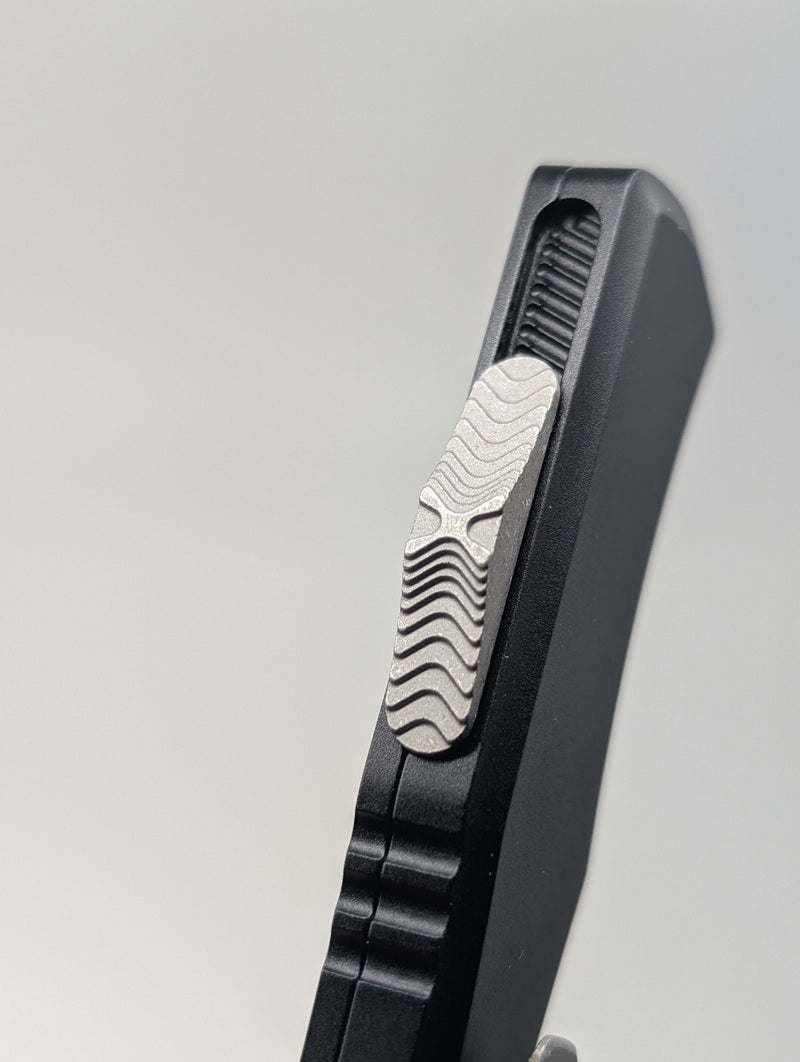 Microtech Hera II Mini Tanto Black Apocalyptic Out the Front Knife