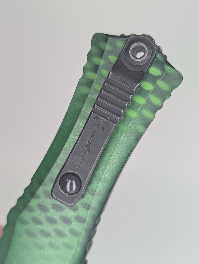 Microtech Hera II Mini S/E Signature Series Green X-51 Out the Front Knife