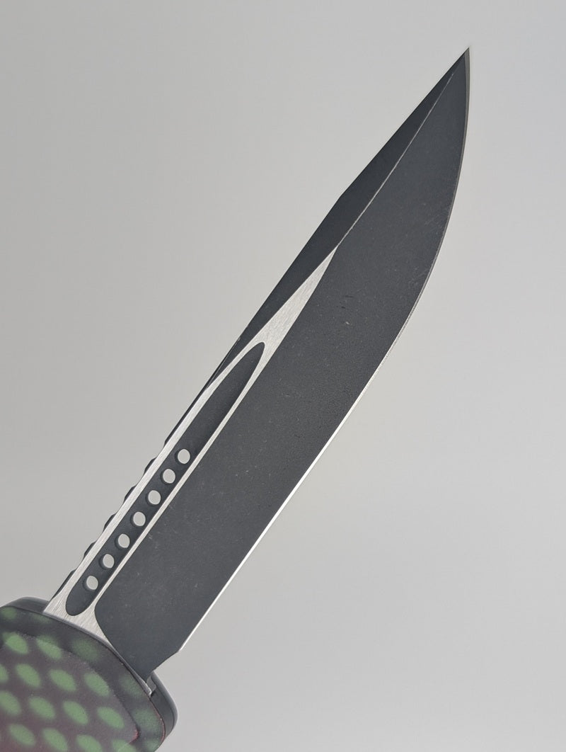 Microtech Hera II Mini S/E Signature Series Red X-51 Out the Front Knife