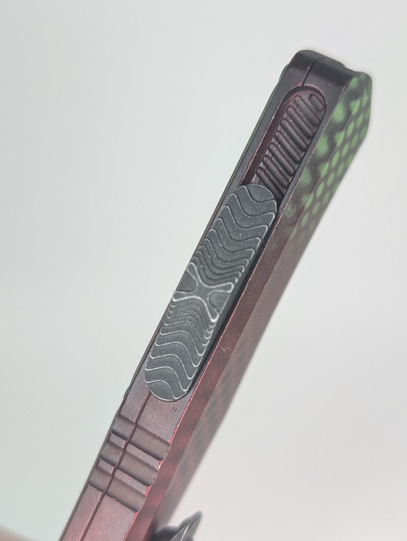 Microtech Hera II Mini S/E Signature Series Red X-51 Out the Front Knife