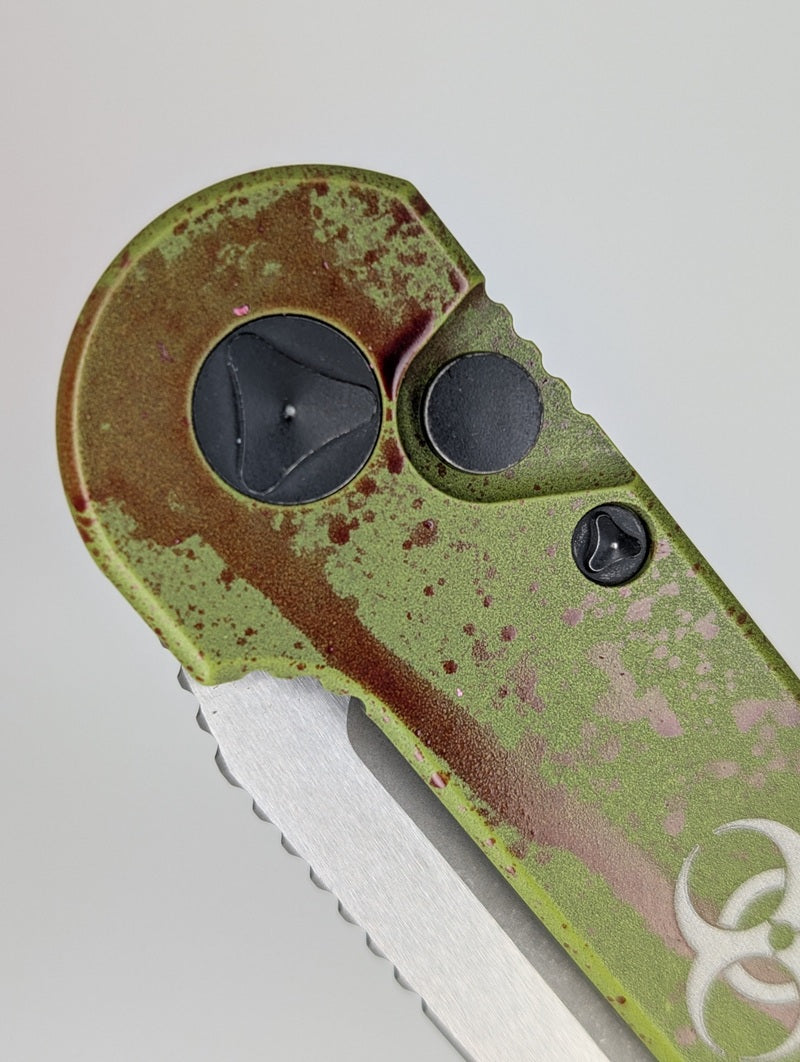 *Consignment* Microtech L.U.D.T. Outbreak Signature Series Deep Engraved Auto Folding Knife