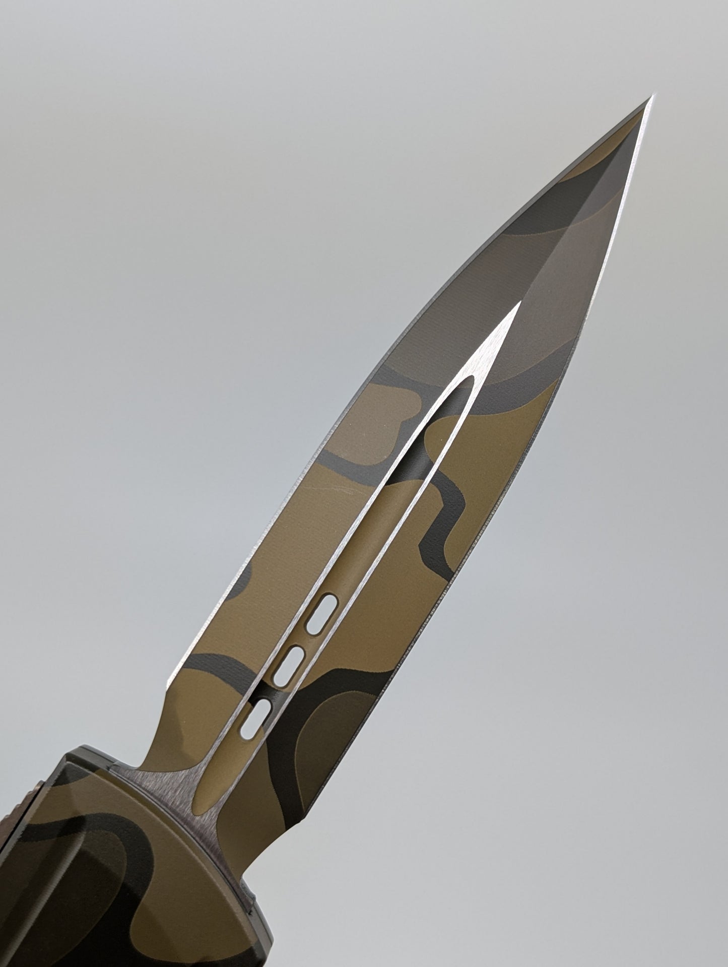 Microtech x Surefire Luminary ZBP D/E Signature Series Backwoods Olive Camo Out the Front Knife