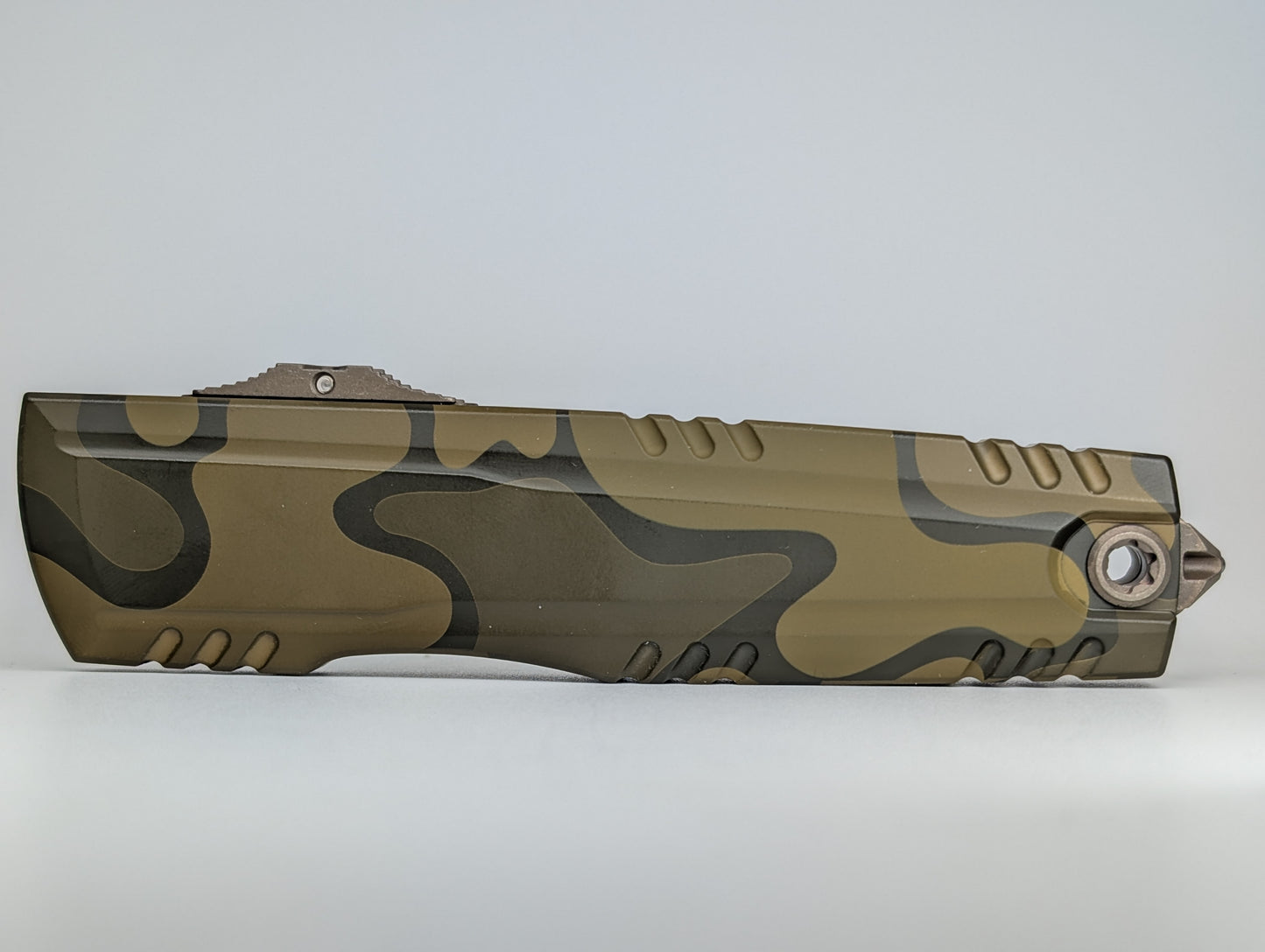 Microtech x Surefire Luminary ZBP D/E Signature Series Backwoods Olive Camo Out the Front Knife