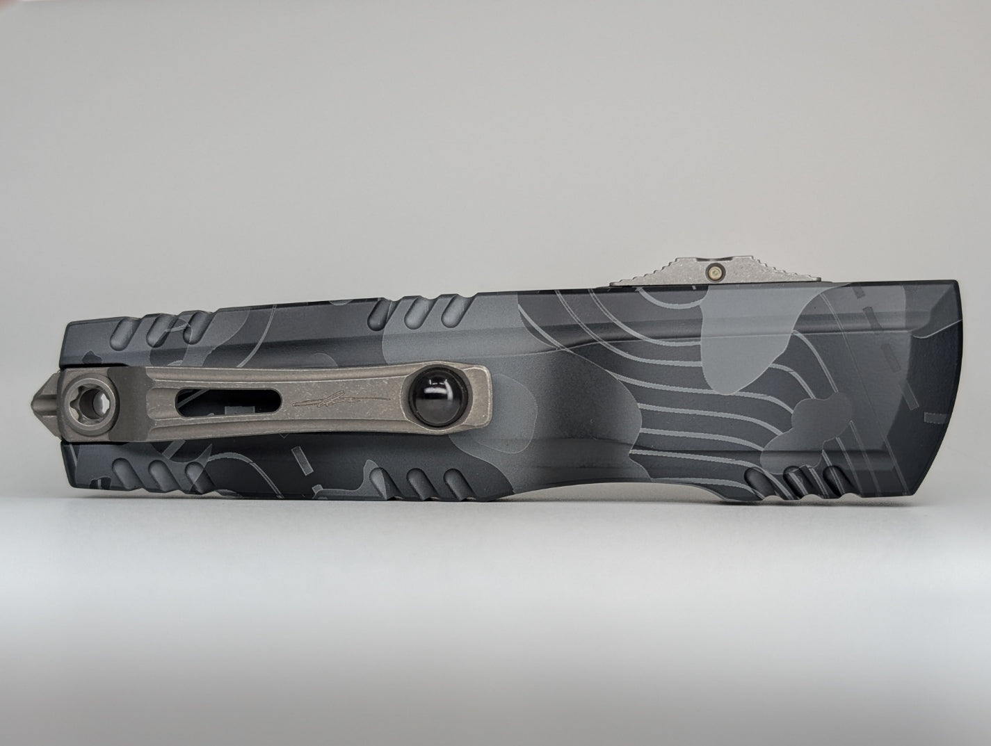 Microtech x Surefire Luminary ZBP D/E Signature Series Topographic Urban Camo Out the Front Knife (Copy)