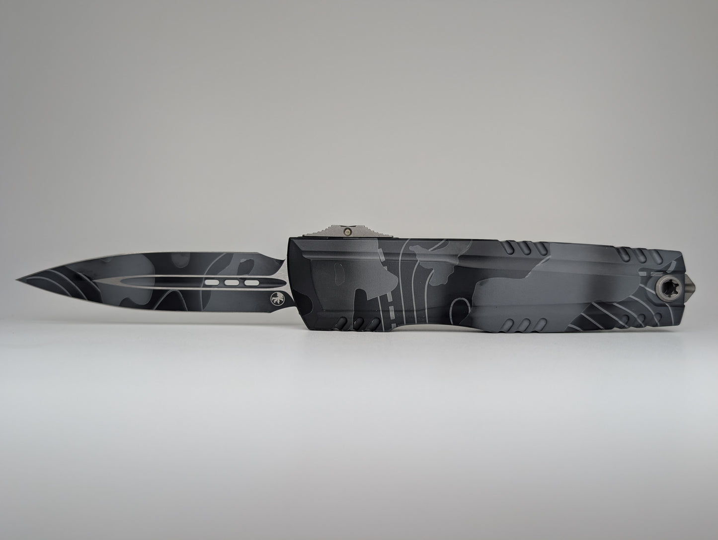 Microtech x Surefire Luminary ZBP D/E Signature Series Topographic Urban Camo Out the Front Knife (Copy)