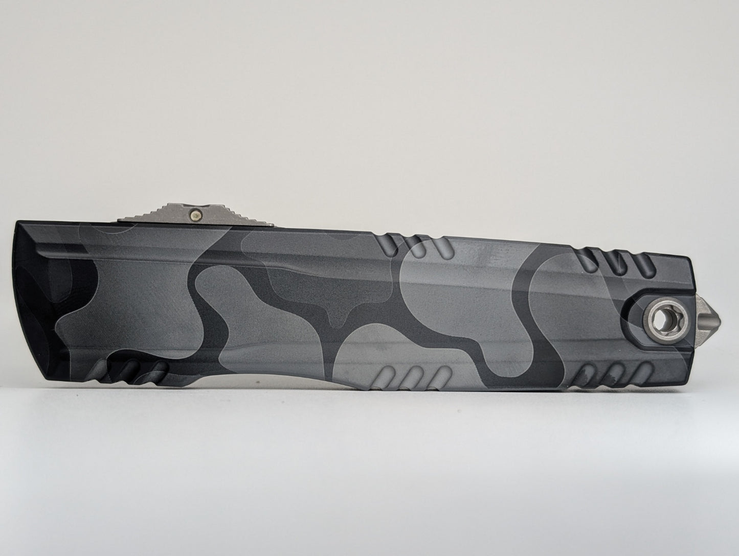 Microtech x Surefire Luminary ZBP D/E Signature Series Backwoods Urban Camo Out the Front Knife