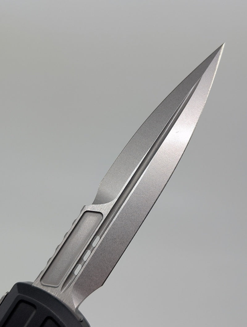 Microtech Ultratech EX-ZBP Bayonet Signature Series Out the Front Knife